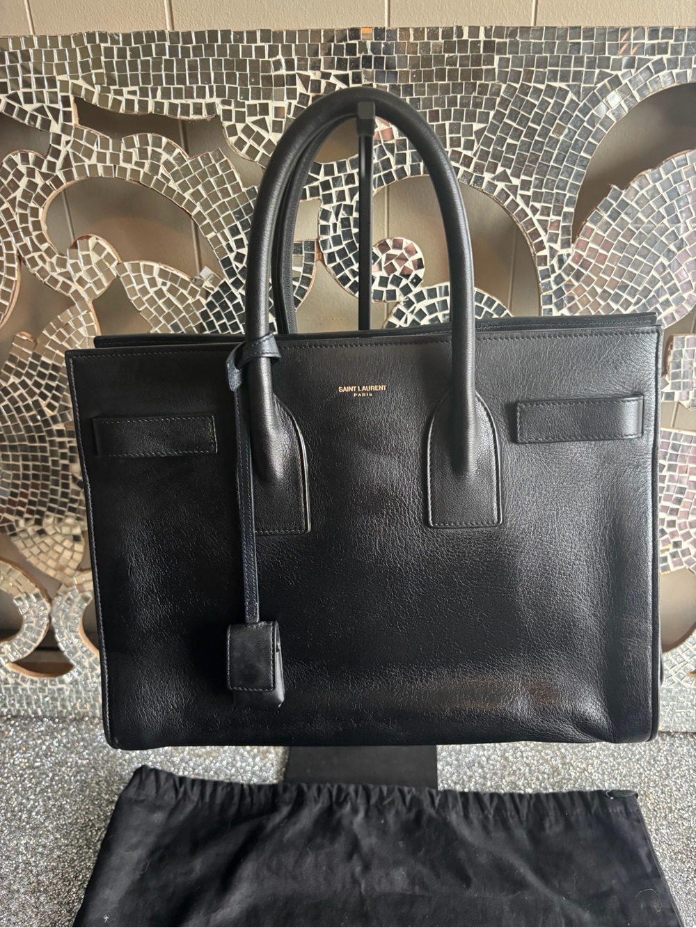 ⭐️Yves Saint Laurent Black Leather Sac De Jour Handbag with Authentication⭐️ - Picture 3 of 15